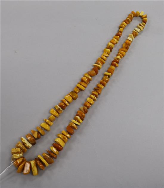 A single strand jagged amber bead necklace and seven loose oval amber beads,